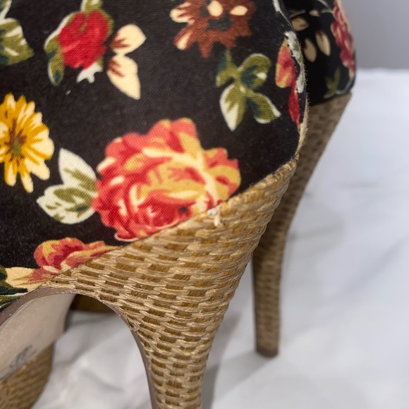 Never Worn! Floral Platform Heels! Size 8.5 - Picture 5 of 7